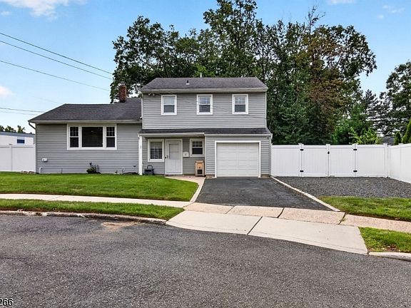 2nd image of 2 Braemar Cir