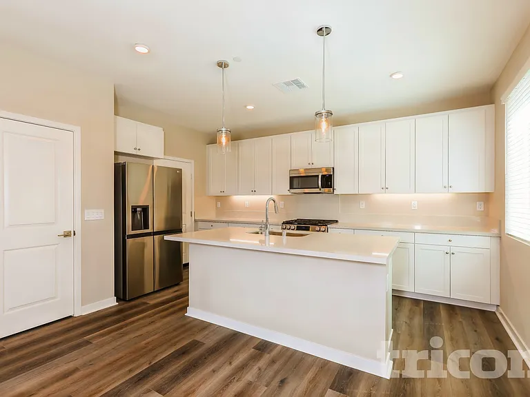 31703 Hans Dr — Photo 4