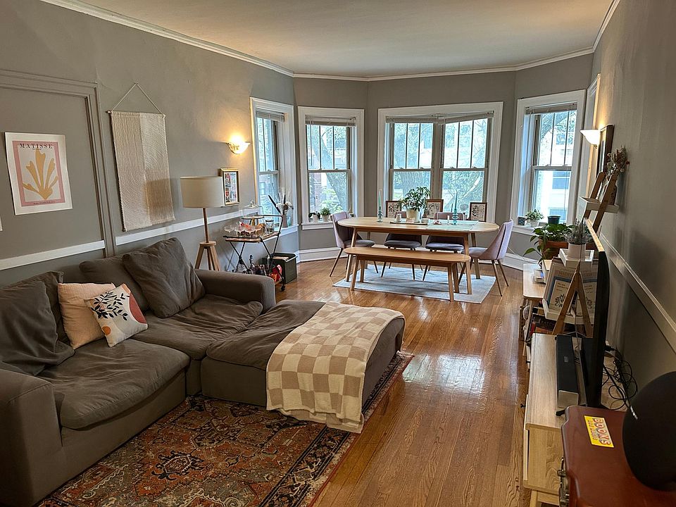 1st image of 546 W Cornelia Ave APT 3E
