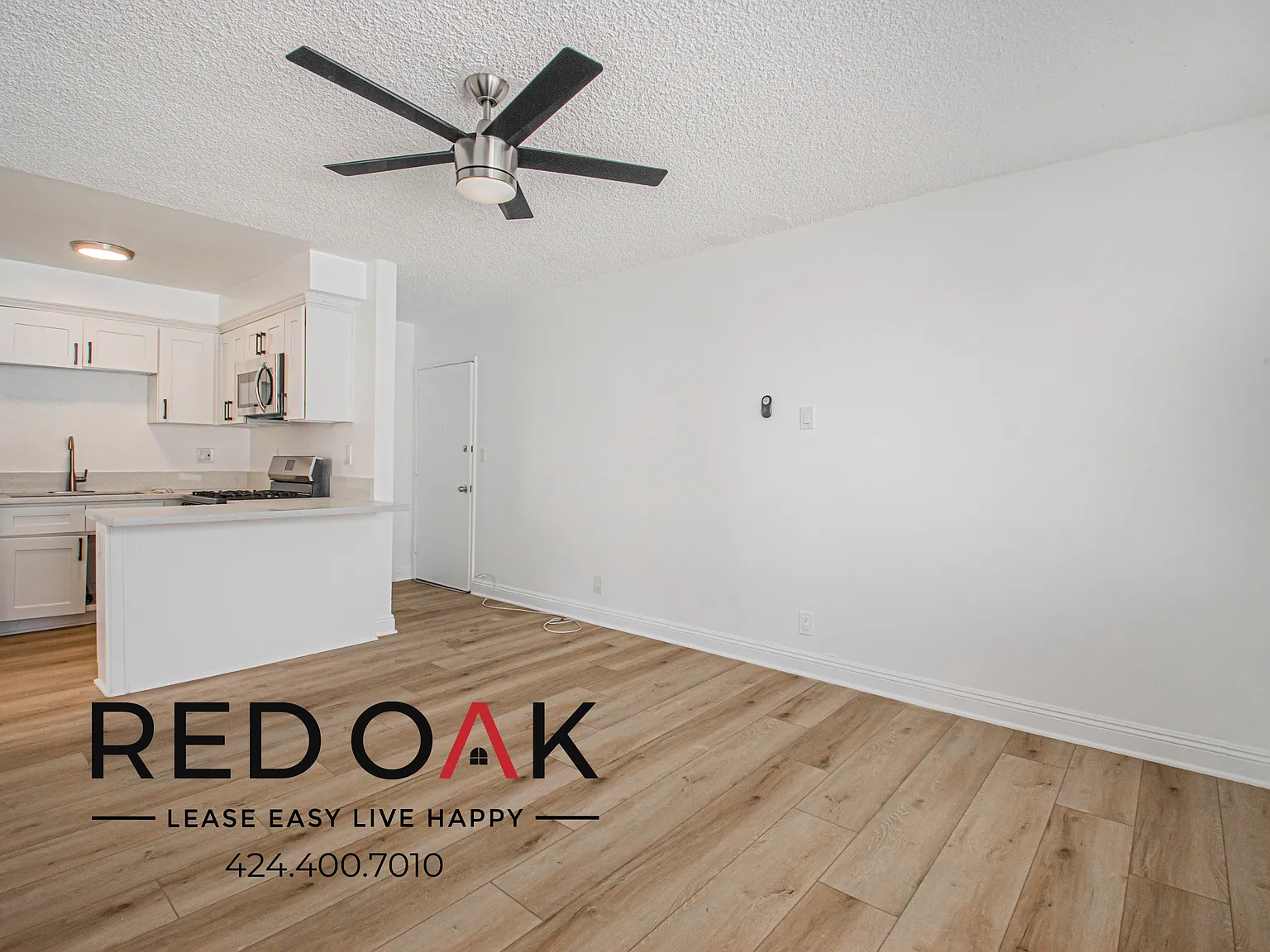 ~1 Month FREE~ Recently Refreshed Two Bedroom with Natural Light, Pool, and Available Parking ~ I... — Photo 4