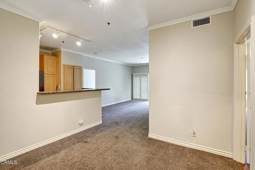 2 bed, 2.0 bath, 934 sqft, $3,500 — Photo 3