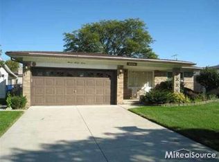 11117 Grenada Dr, Sterling Heights, MI 48312