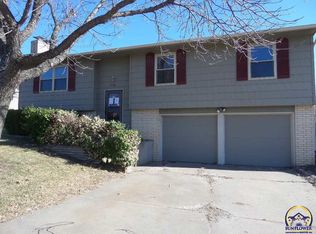 2706 SW Kingsrow Rd, Topeka, KS 66614