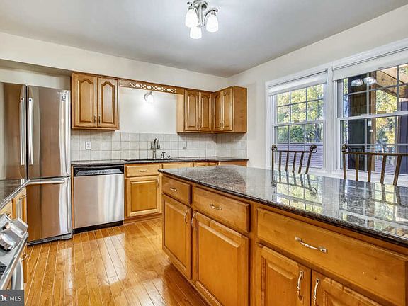5th image of 6036 Clames Dr
