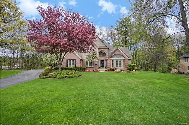 1st image of 5043 Pinewood Dr