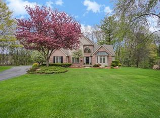 5043 Pinewood Dr, Brighton, MI