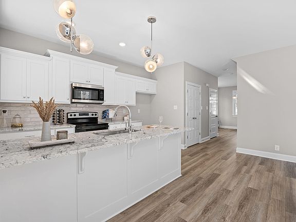4th image of 206 Cardinal Ct