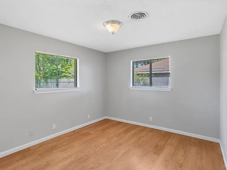 1918 Orchid St — Photo 21