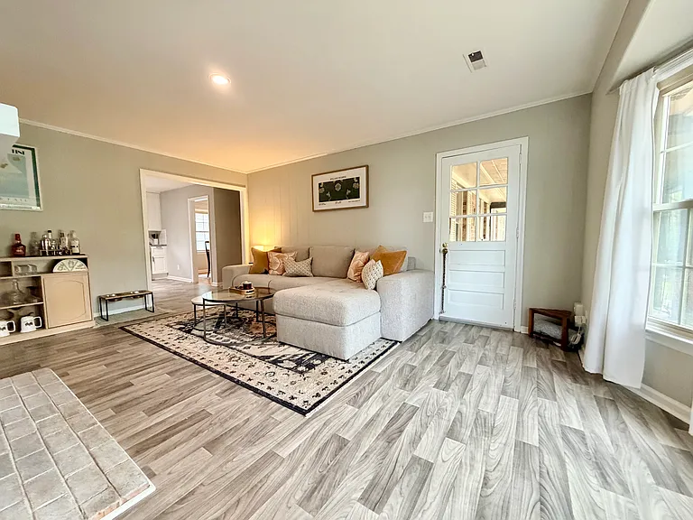 346 W McGinnis Cir — Photo 9