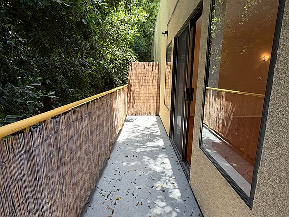 4th image of 857 S Plymouth Blvd APT 303