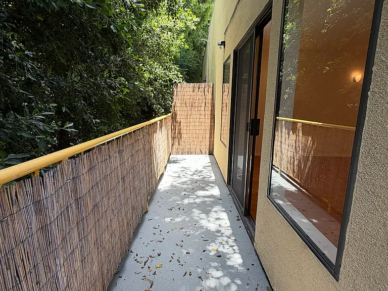857 S Plymouth Blvd #303 — Photo 4