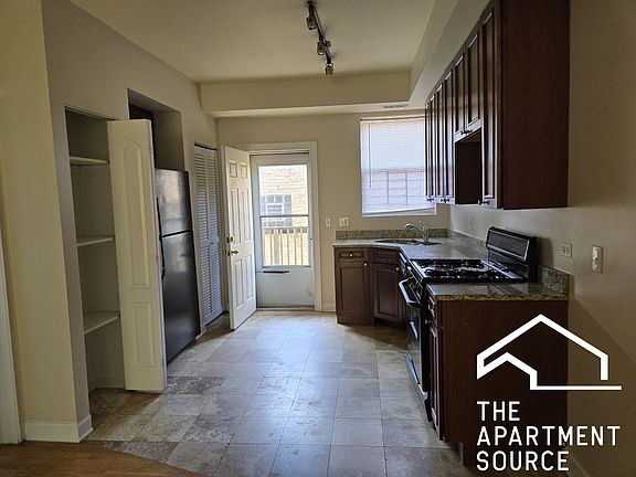 5th image of 7460 N Greenview Ave APT 2