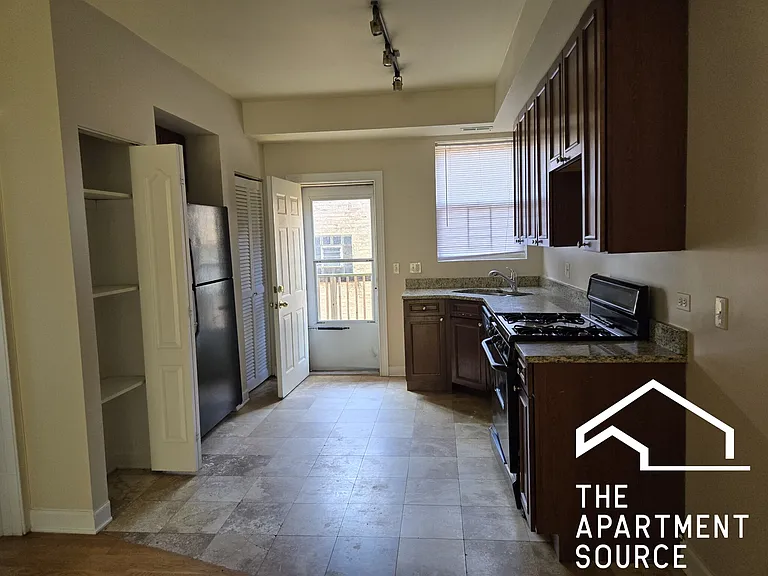 7460 N Greenview Ave #2 — Photo 5