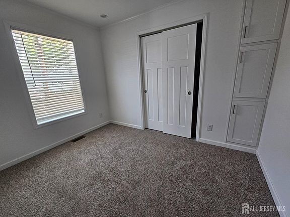5th image of 428 Kenbury Rd