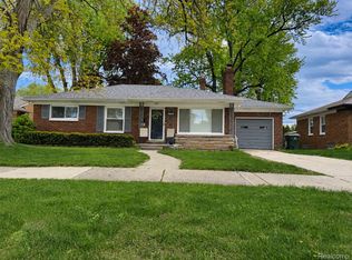 20924 Bon Brae St, Saint Clair Shores, MI 48081