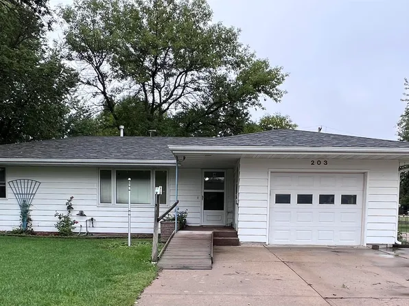 203 N Fern Circle Dr, De Witt, NE 68341