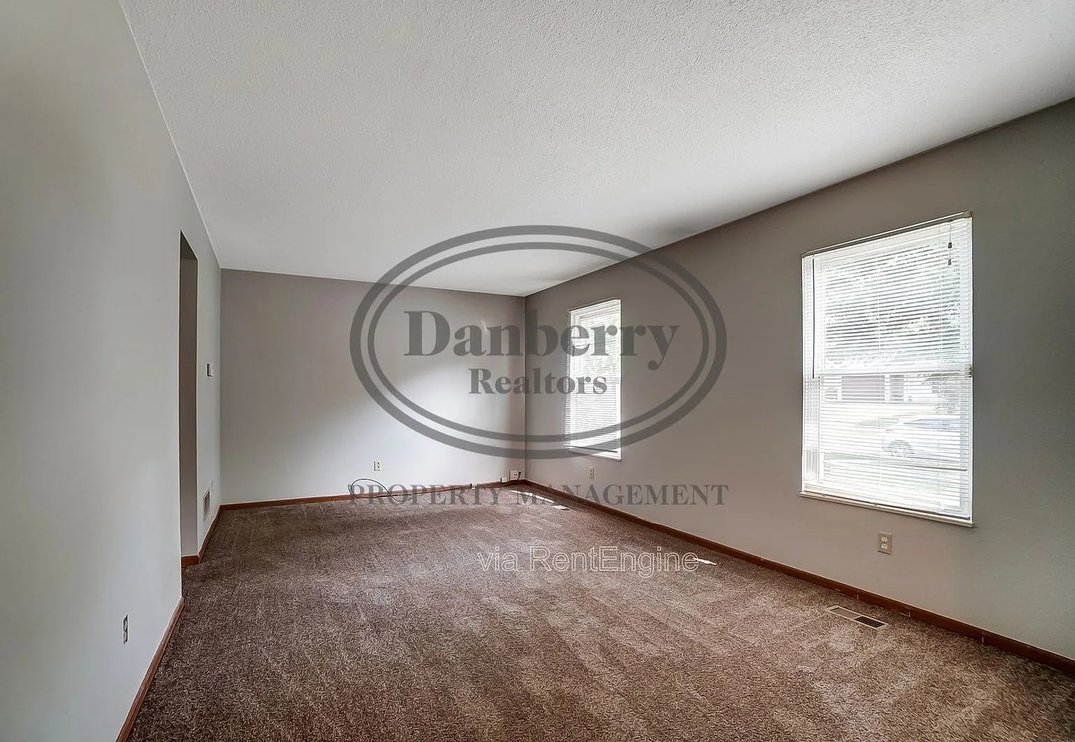 3 bed, 1.5 bath, 1212 sqft, $1,500 — Photo 3