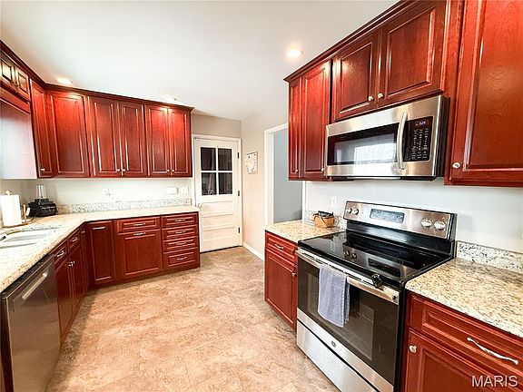 5th image of 6 Fair Oaks Dr