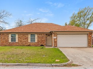 6306 Twin Maple Ct, Arlington, TX 76018