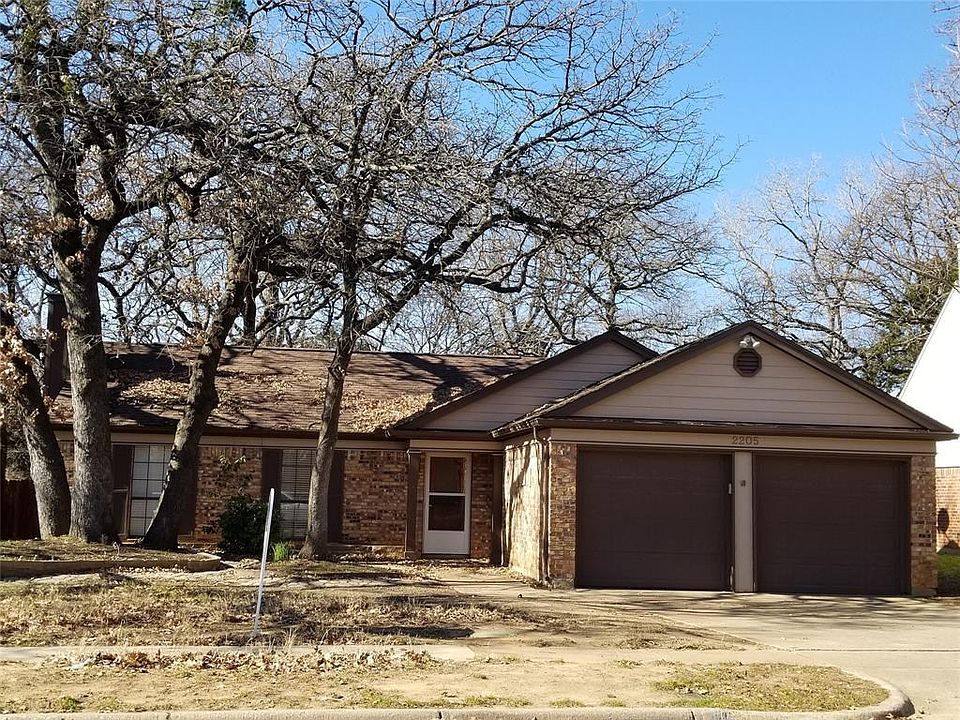 1st image of 2205 Holly Dr
