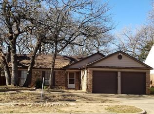 2205 Holly Dr, Euless, TX 76039