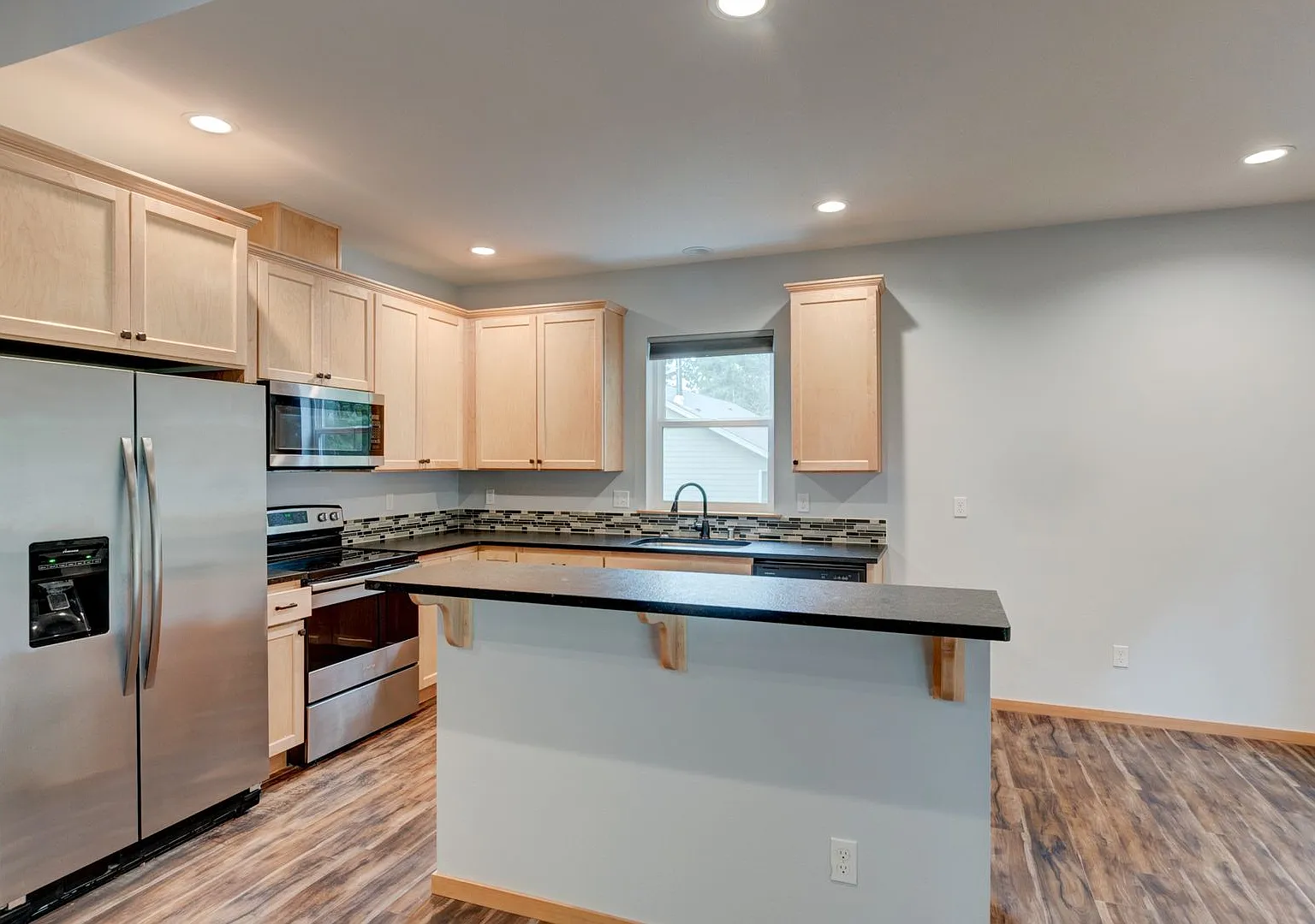 3 Bedroom, 2 Bath House with attached garage — Photo 3