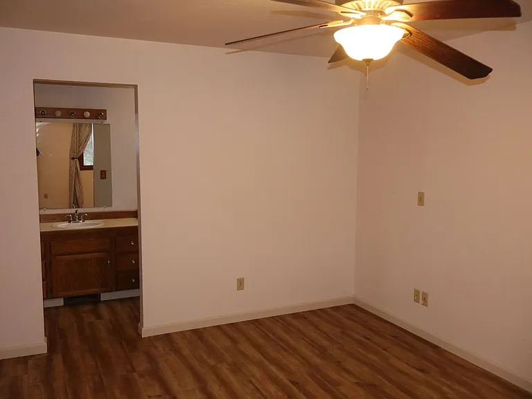 202 Arbour Dr — Photo 19