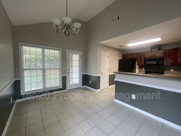 5th image of 25 Devonshire Dr