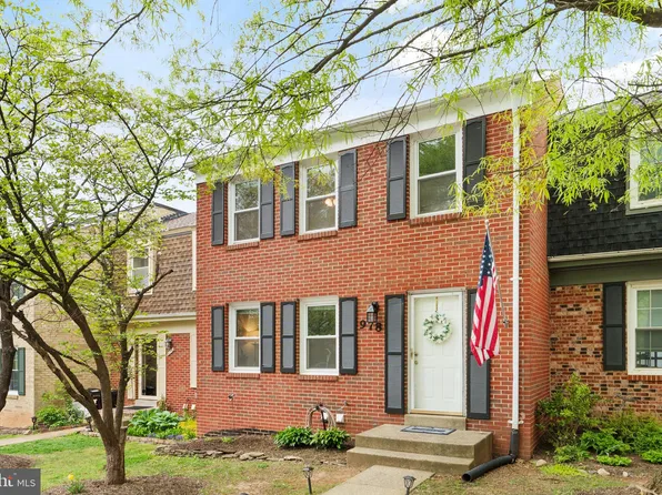 978 Holborn Ct, Sterling, VA 20164