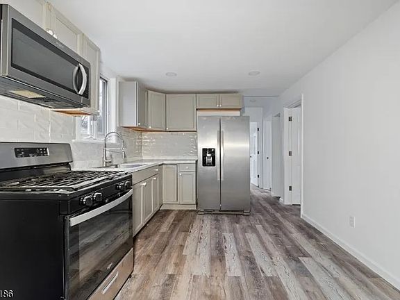 3rd image of 509 Centre St Floor 1