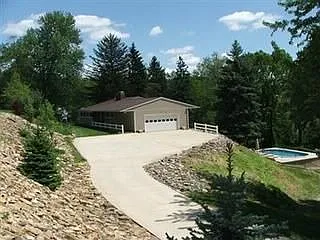 1937 Hillcrest Dr photo 1