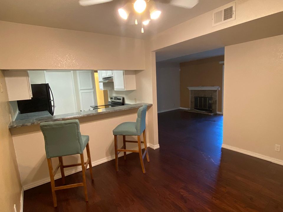 1st image of 625 Canyon Oaks Dr APT A
