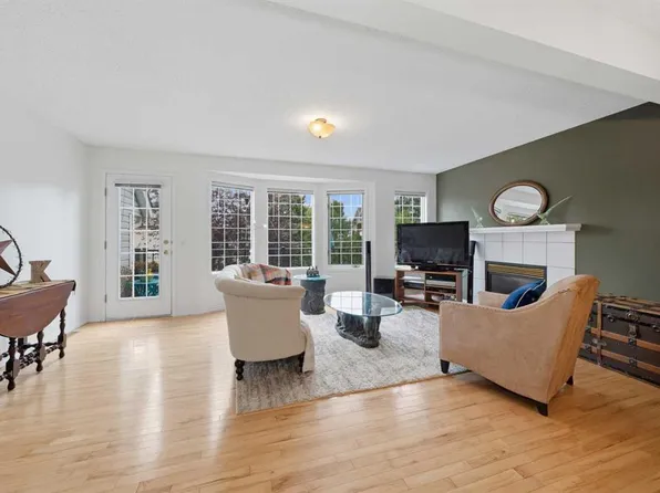 68 S Patina Point SW, Calgary, AB T3H 3J7