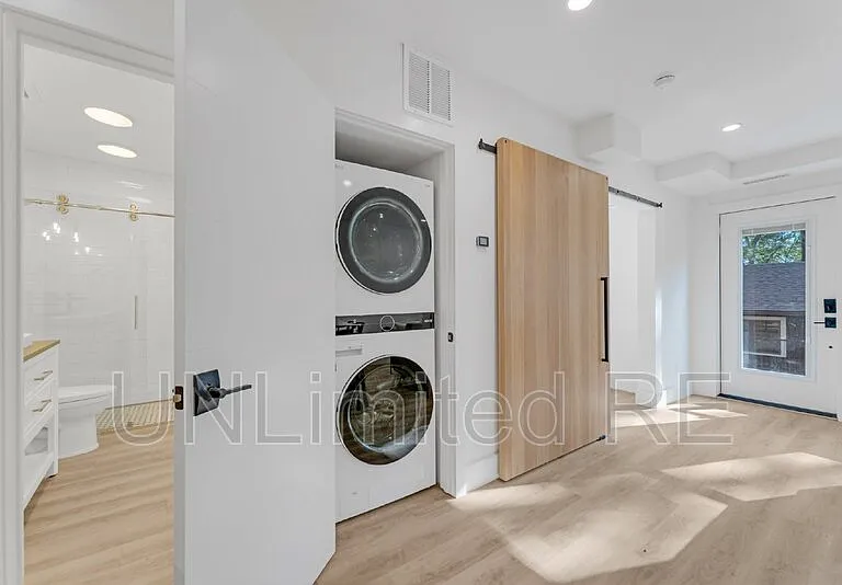 918 W Summit Ave #B — Photo 12