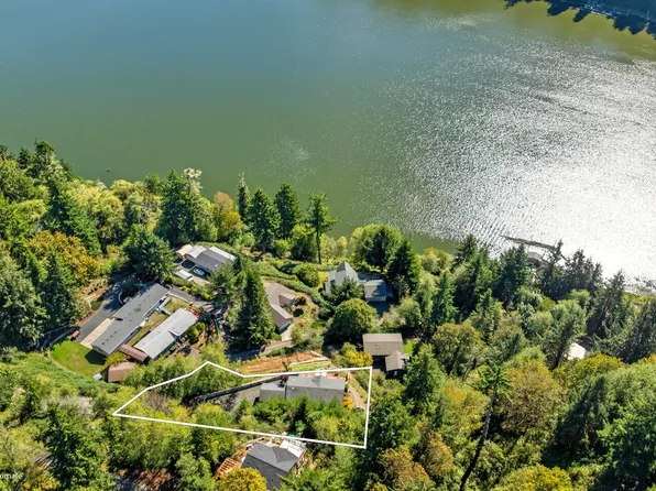 400 Tenmile Ter, Lakeside, OR 97449