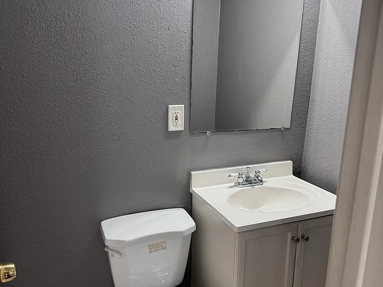 2607 S Ewing Ave — Photo 9
