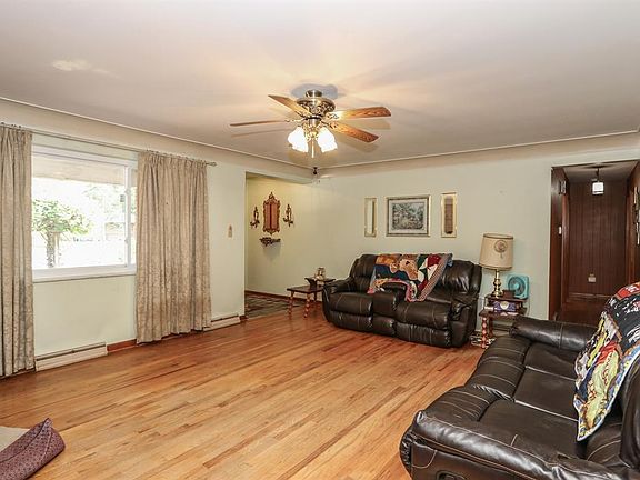 3rd image of 8643 Meadow View Dr