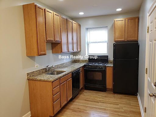 5th image of 6970 N Greenview Ave APT 3