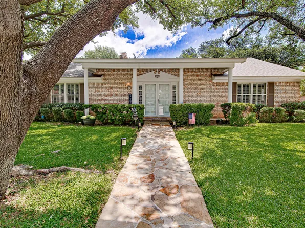 2900 Bedfordshire, Bedford, TX 76021