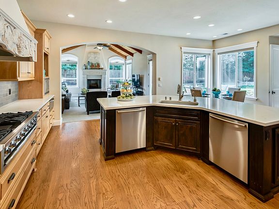 5th image of 9180 Silverwood Ct