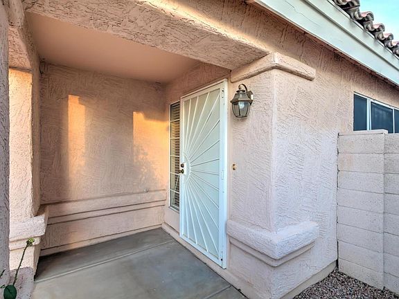 5th image of 3220 E Poinsettia Dr