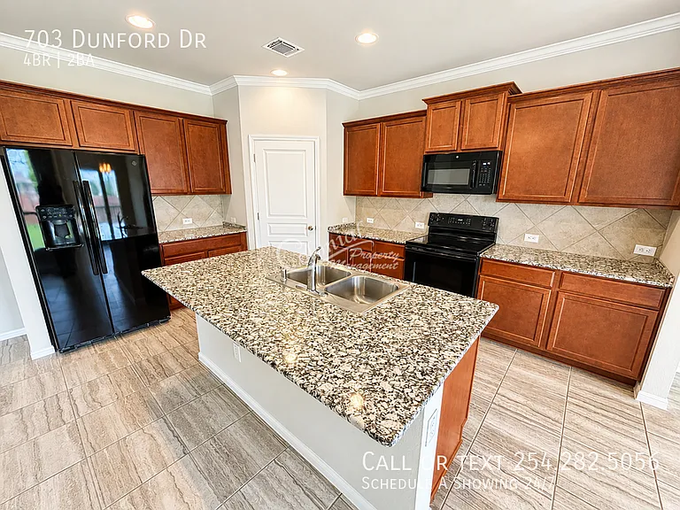 703 Dunford Dr — Photo 2