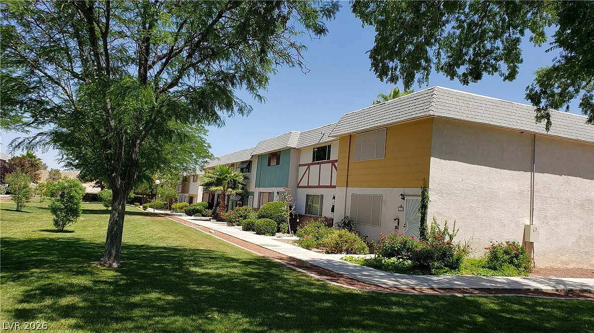 2 bed, 3.0 bath, 1320 sqft, $1,609 — Photo 1