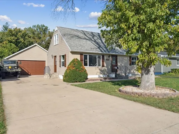 1714 9th St NW, Cedar Rapids, IA 52405