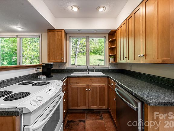 36th image of 10 Dogwood Hills Ln #12