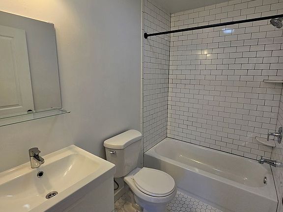 5th image of 3112 Richmond St