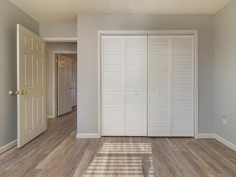 1910 Oak Hills Dr — Photo 10
