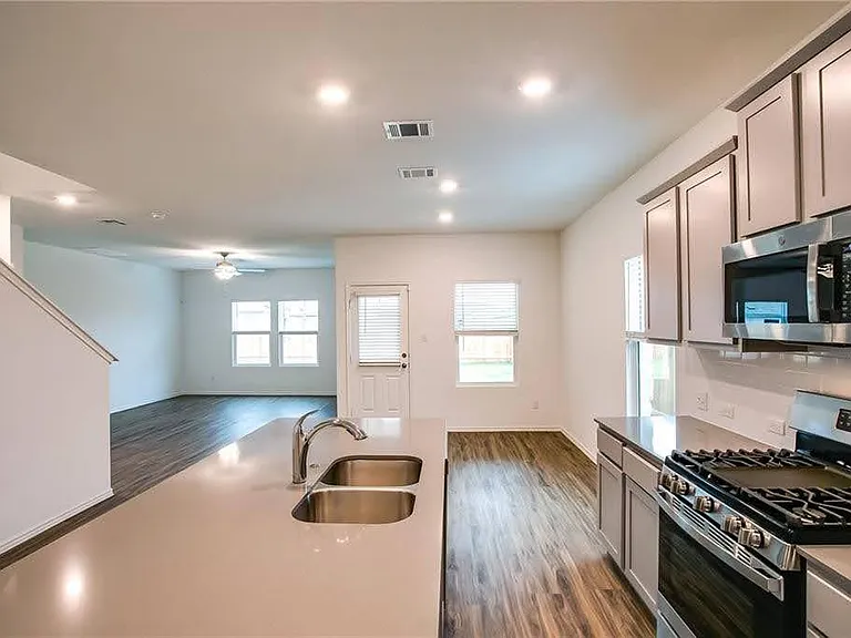 204 Coventry Dr — Photo 7