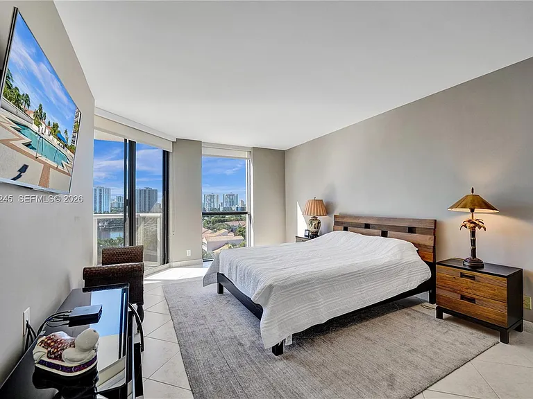 3600 Yacht Club Dr #904 — Photo 32