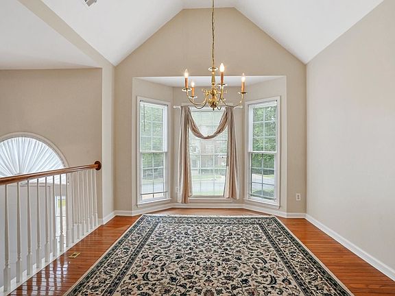 3rd image of 121 Highlands Dr